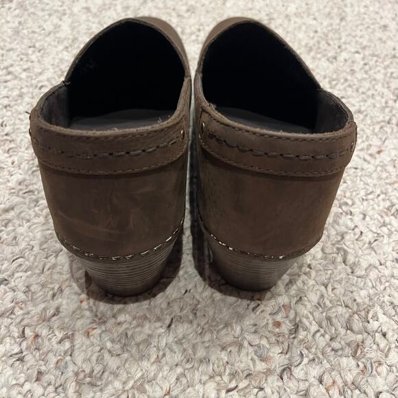 Dansko Mavis Studded Clogs Brown Nubuck Leather Sz EU 40 US 10 Casual Comfort - Picture 4 of 6